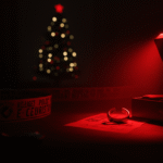 Ilustración simbólica de un crimen pasional en Estados Unidos, ligado a Celos, Infidelidad descubierta y Amigos cercanos, Esposos.